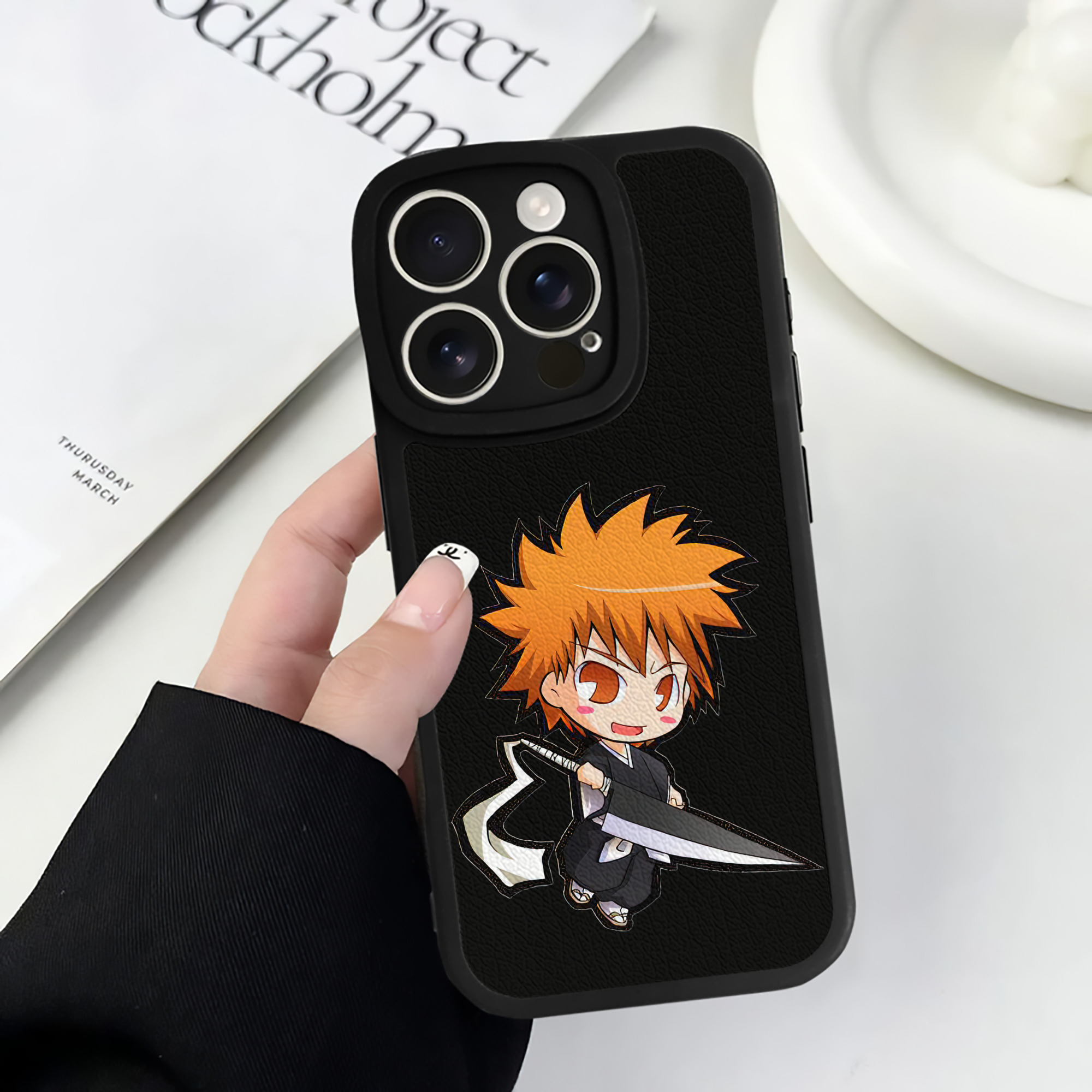 （画像用） ブリーチ 黒崎一護（くろさき いちご）BLEACH Kurosaki Ichigo 【iPhone 16シリーズ対応】シリコンスマホケース（レザー調） 材質：シリコン